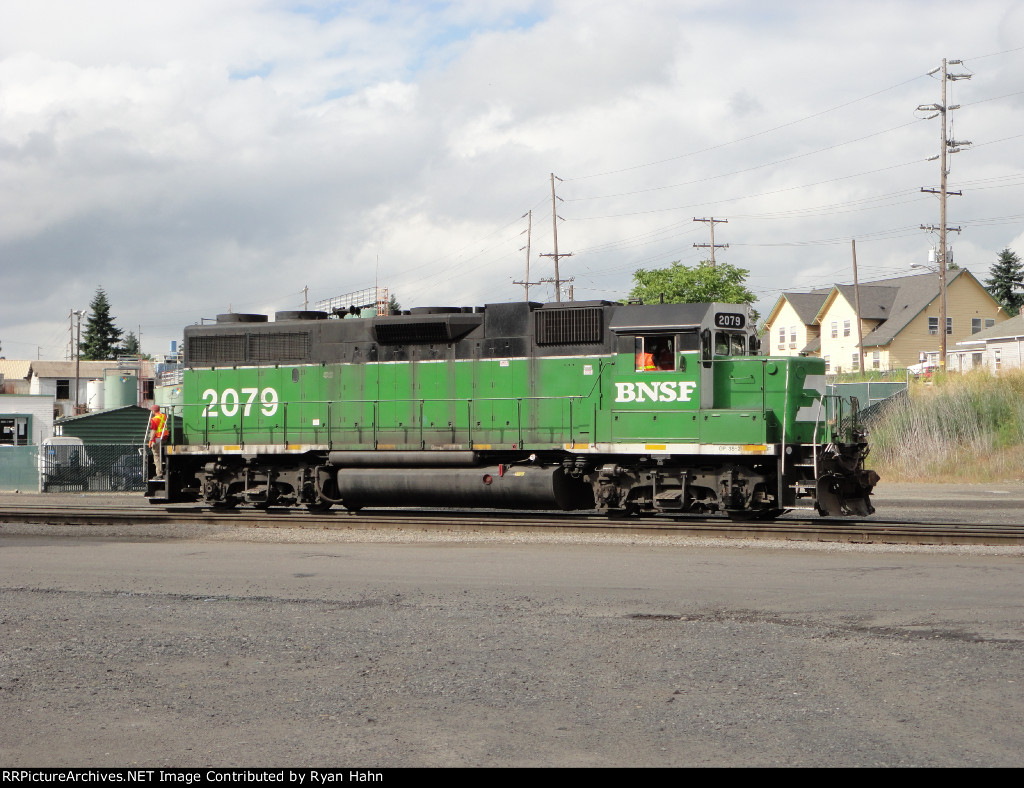 Ex BN GP38-2 Returning to the Yard